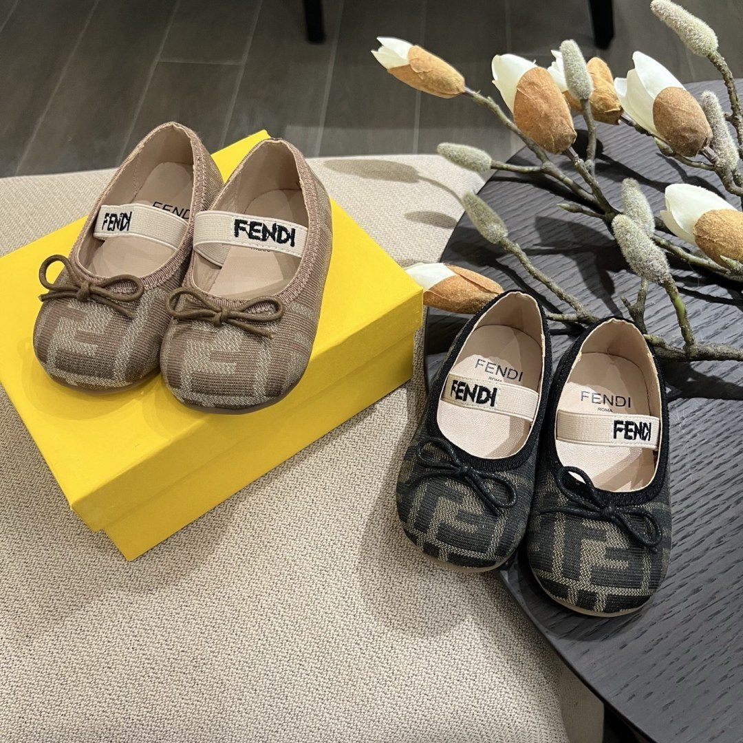 Children's shoes child